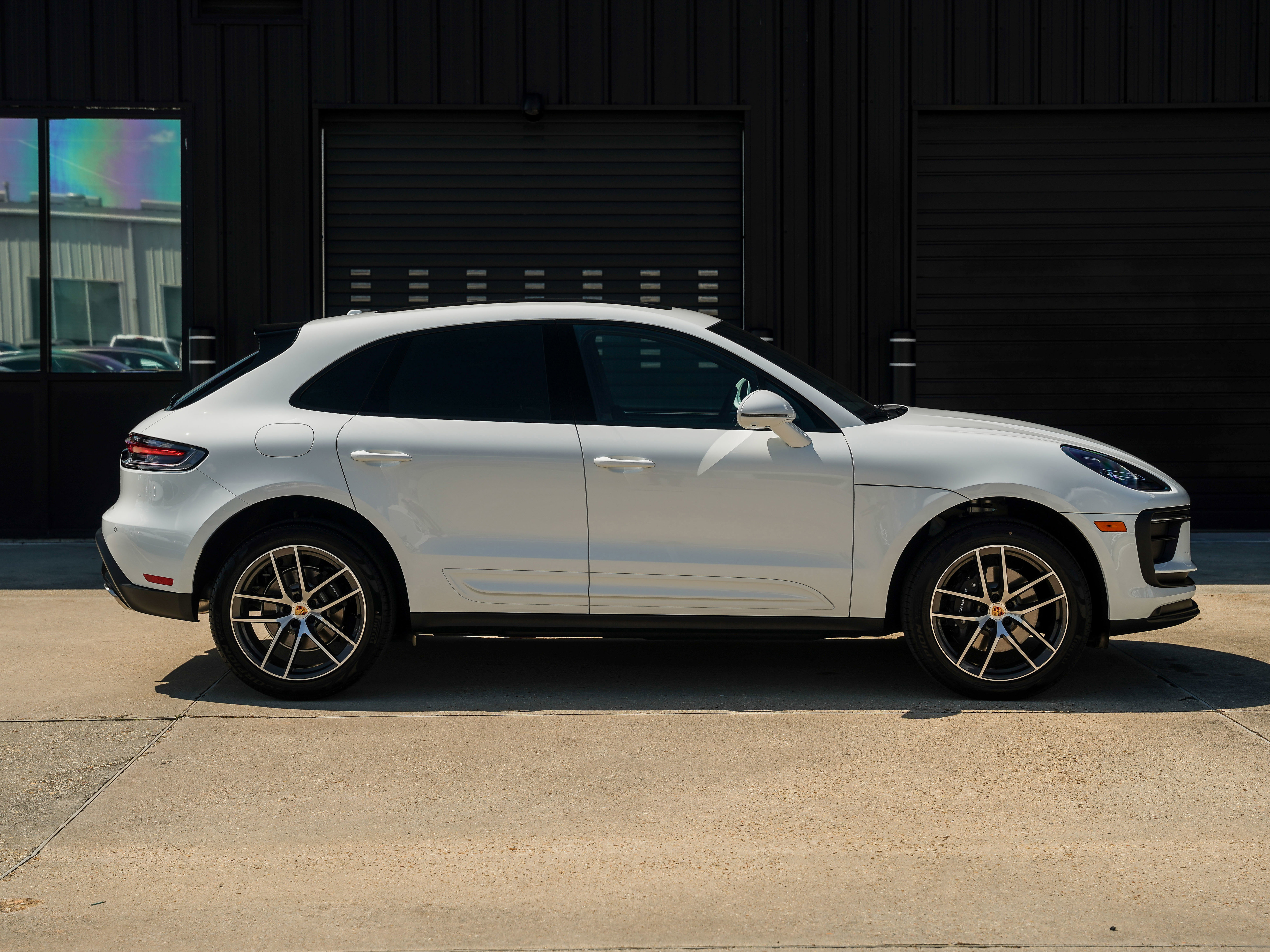 Certified 2025 Porsche Macan image 13