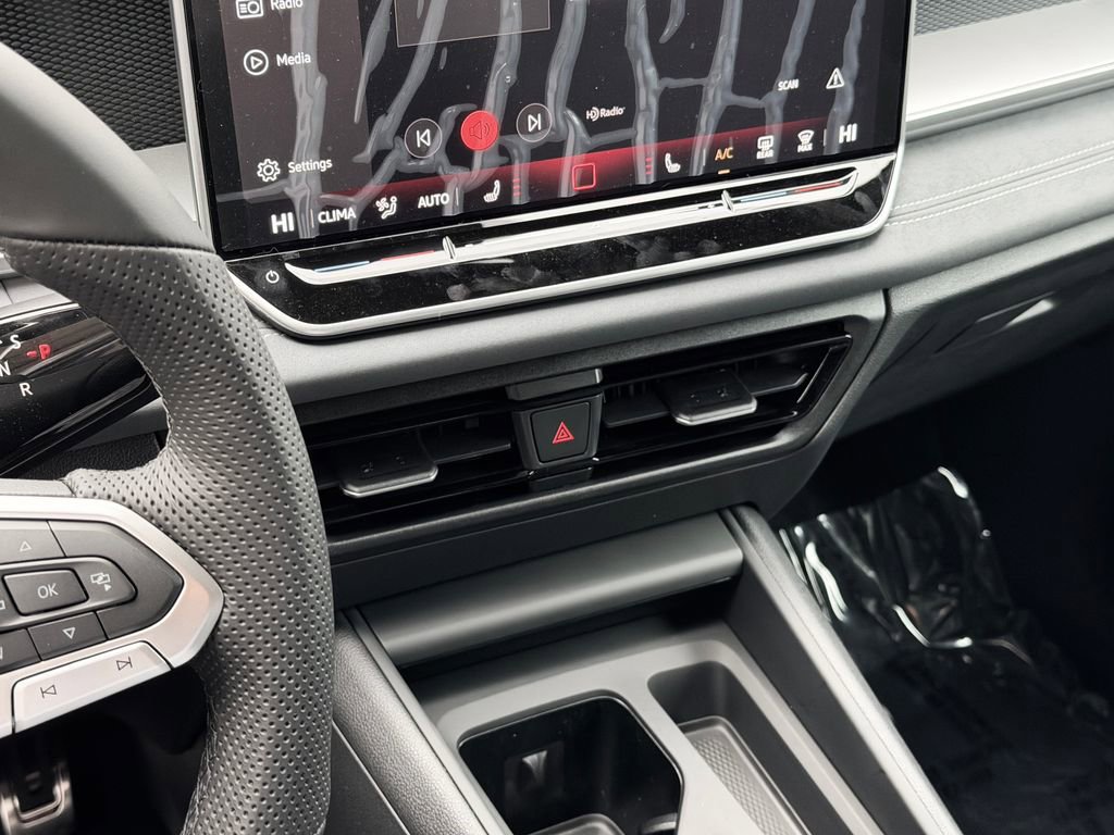 New 2026 Volkswagen Tiguan SE R-Line FWD image 18