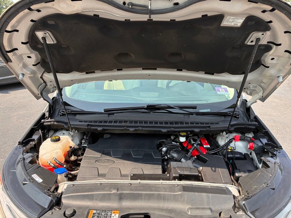 Used 2018 Ford Edge Titanium w/ Equipment Group 302A FWD image 9