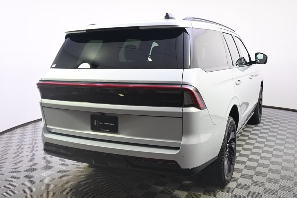 New 2026 Lincoln Navigator Reserve w/ Jet Appearance Package AWD/4WD image 6