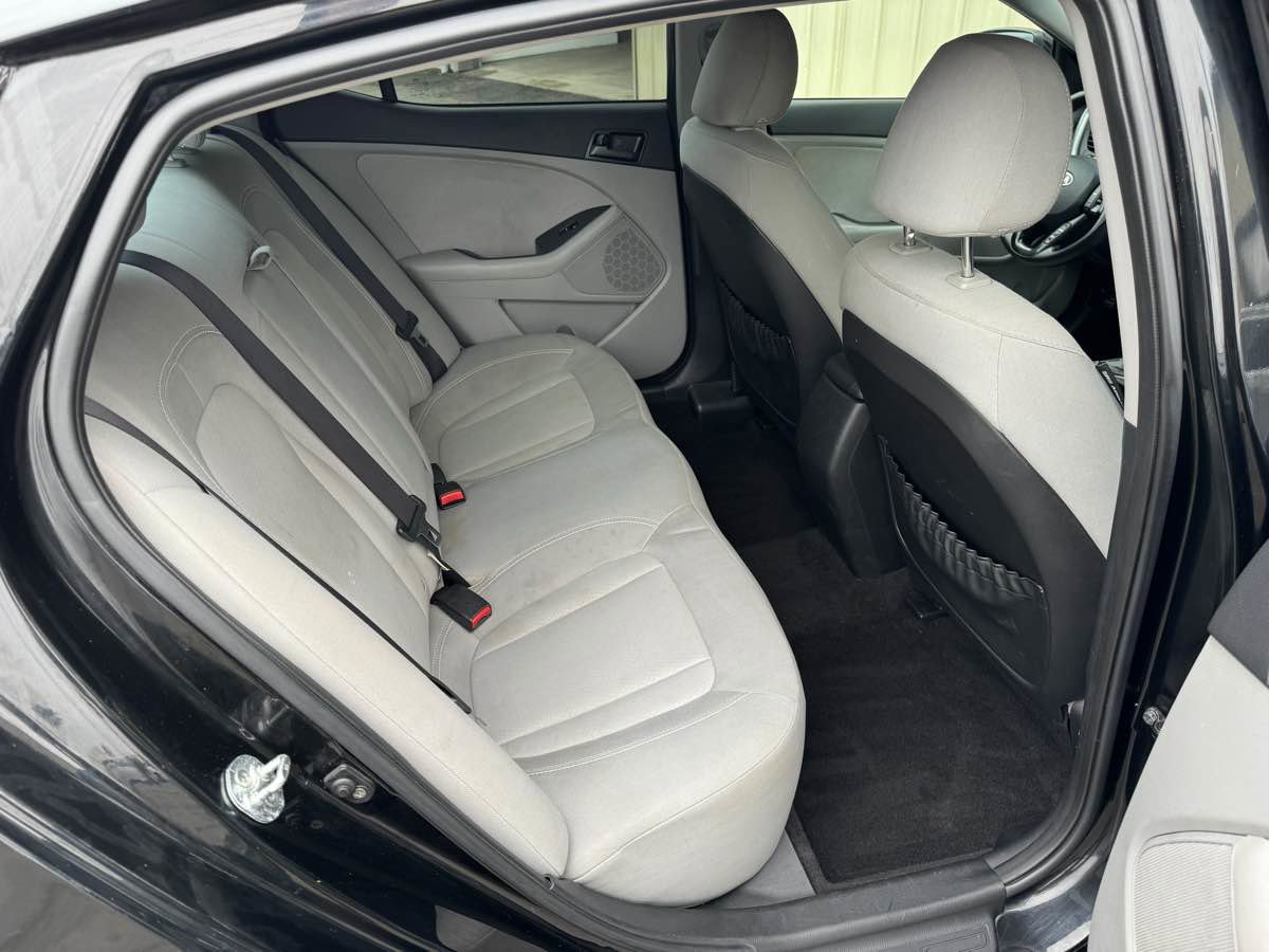 Used 2011 Kia Optima LX w/ Convenience Pkg image 16