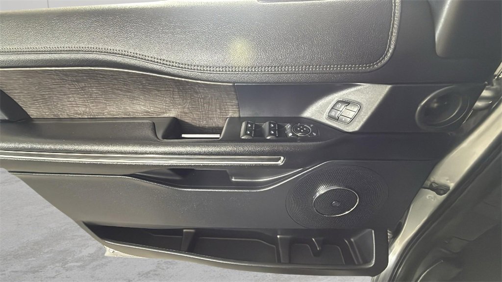 Used 2021 Ford Expedition Max Limited image 40