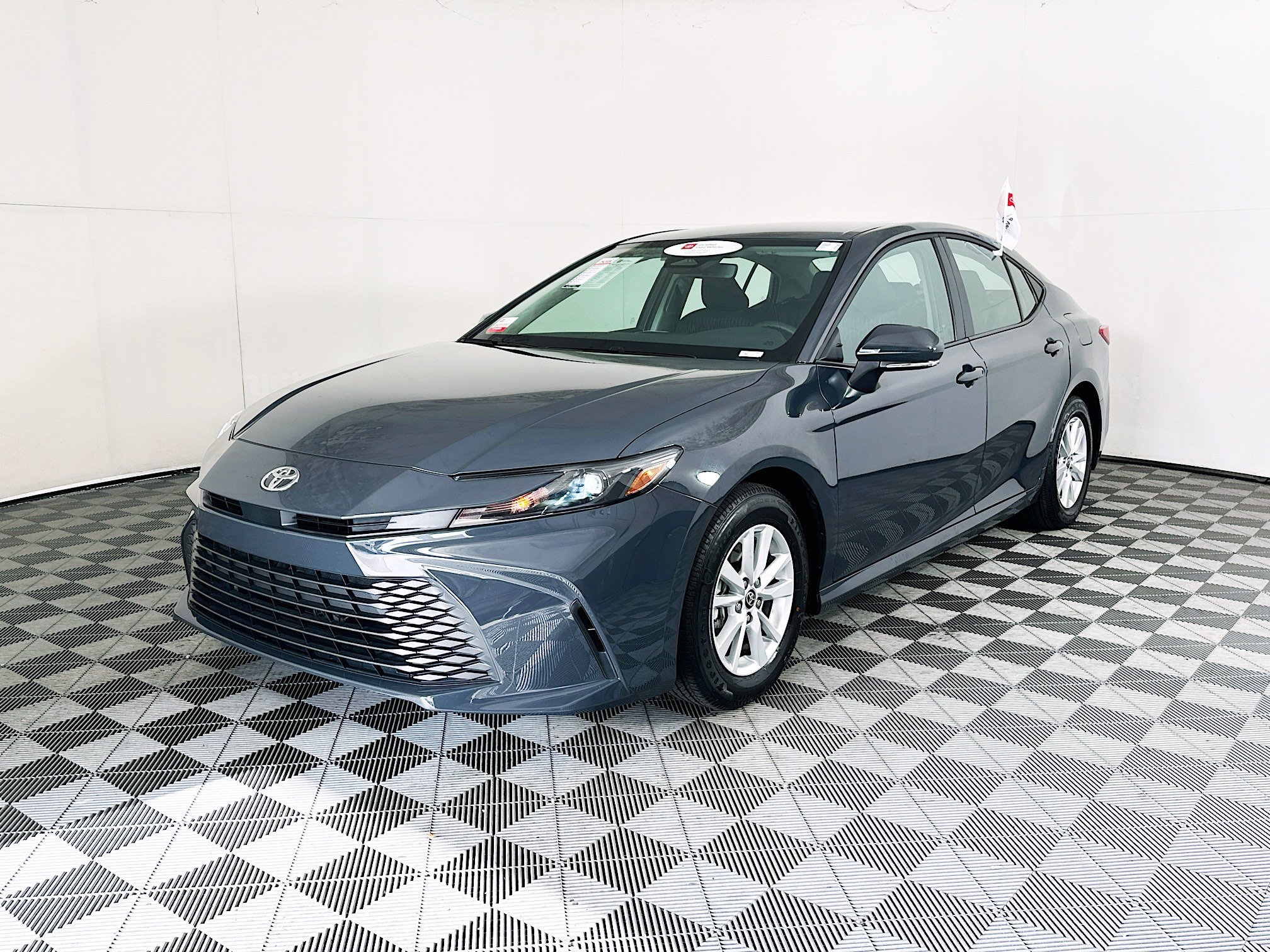 Used 2025 Toyota Camry LE w/ Convenience Package FWD image 7