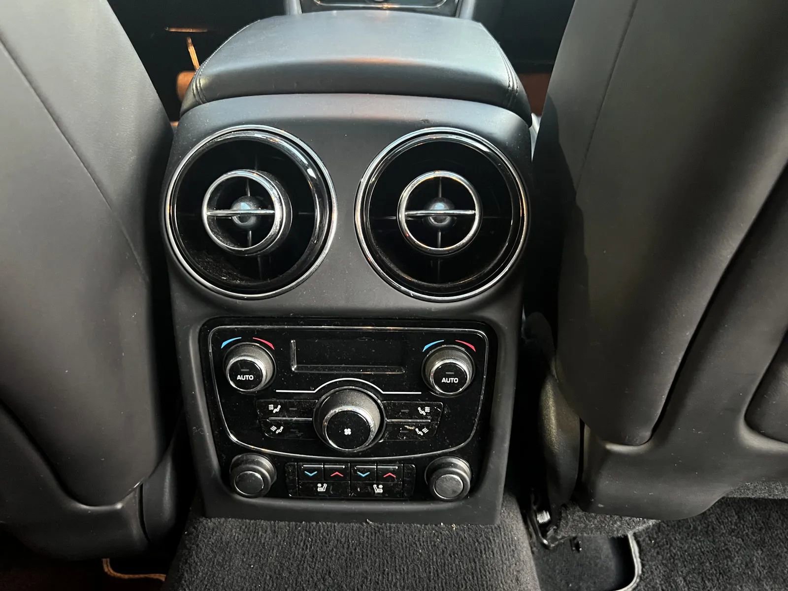 Used 2011 Jaguar XJ L RWD image 19