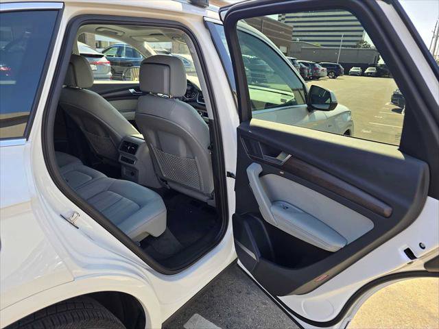 Used 2023 Audi Q5 2.0T Premium Plus w/ Premium Plus Package AWD/4WD image 14
