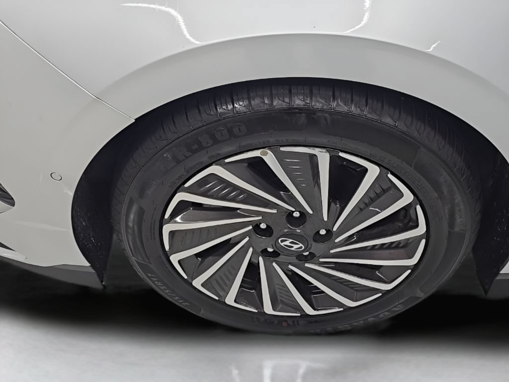 Certified 2024 Hyundai Sonata Limited FWD image 40