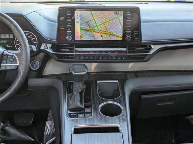 Used 2024 Toyota Sienna Limited image 15
