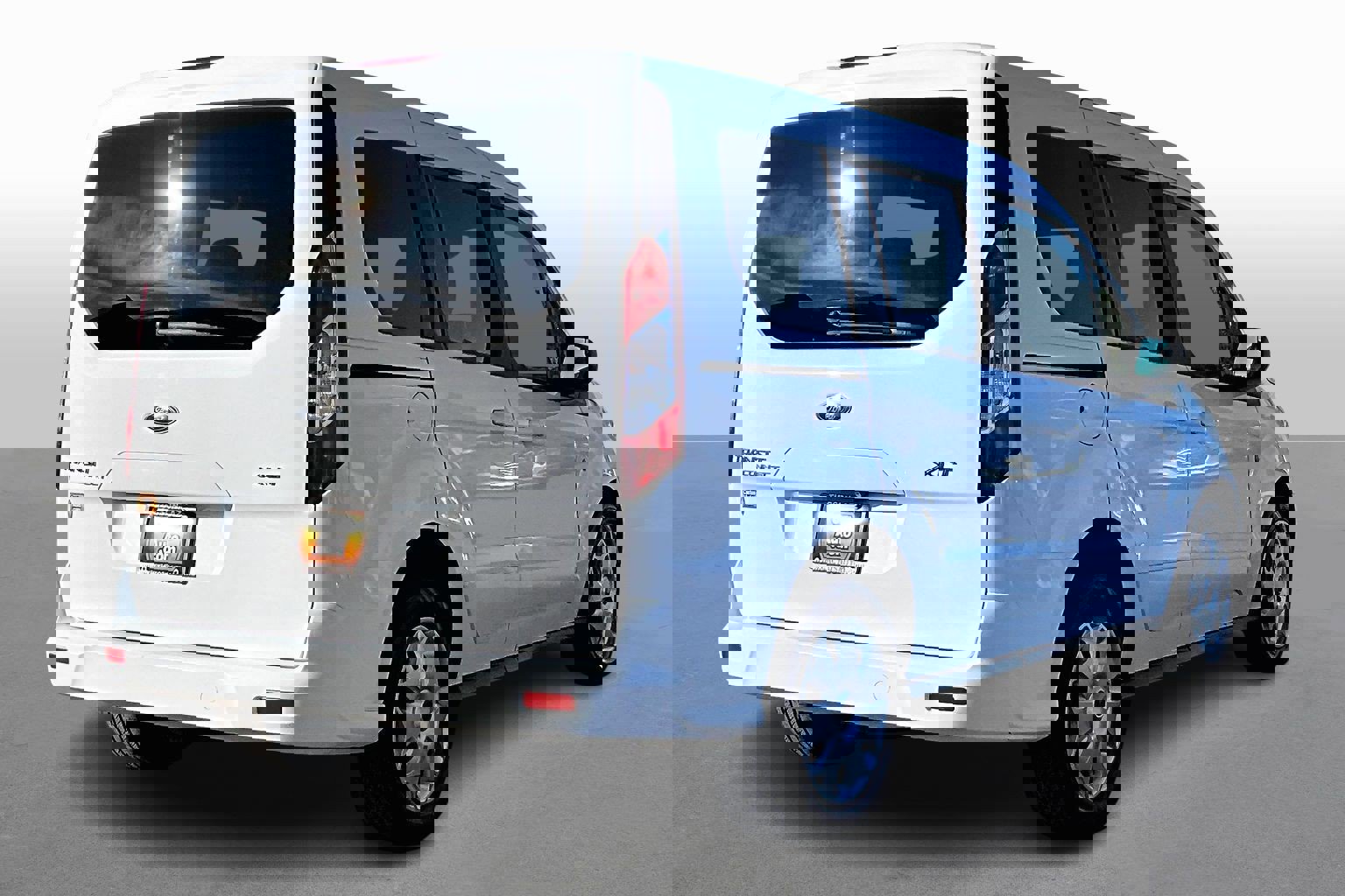Used 2015 Ford Transit Connect XLT image 2