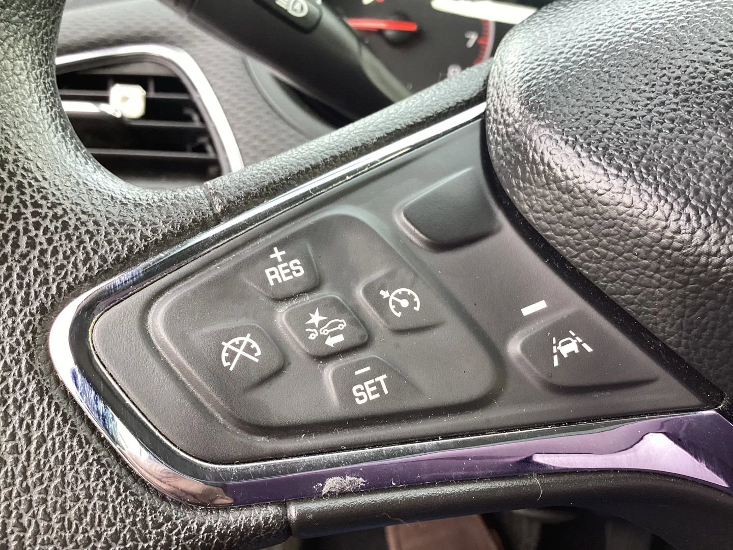 Used 2019 Chevrolet Cruze LT w/ Convenience Package image 30