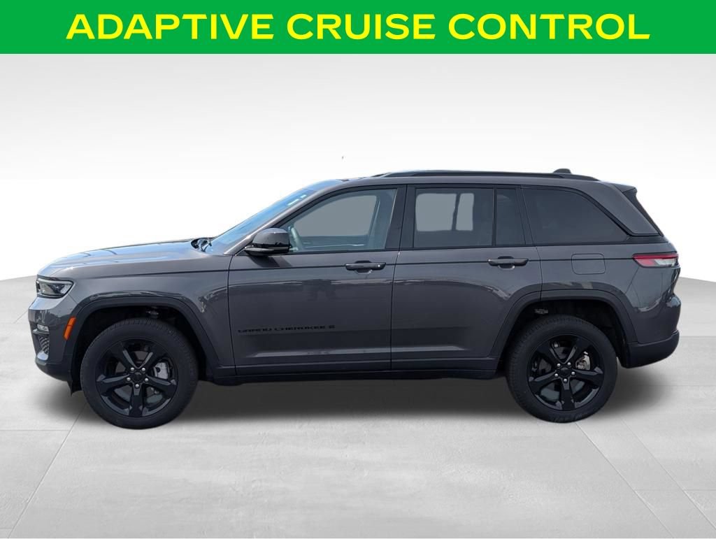 Used 2024 Jeep Grand Cherokee Limited w/ Black Appearance Package AWD/4WD image 12