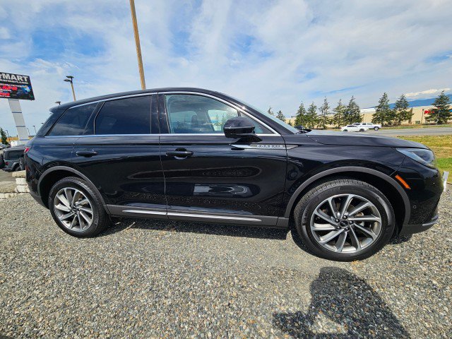 Used 2024 Lincoln Corsair AWD w/ Equipment Group 102A image 2