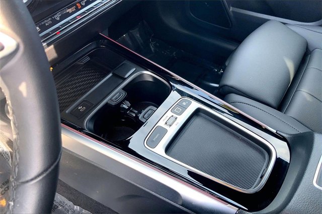 Used 2025 Mercedes-Benz GLB 250 4MATIC image 13