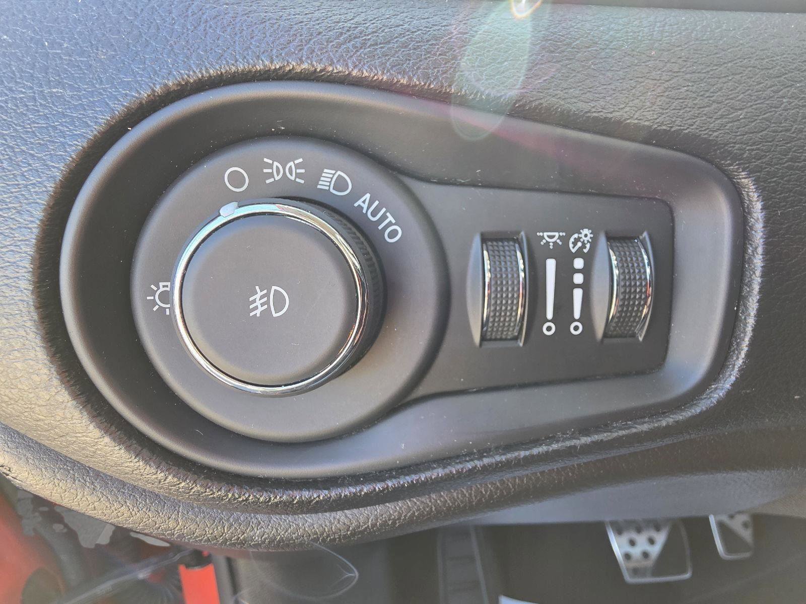 Used 2021 Jeep Renegade Latitude image 18