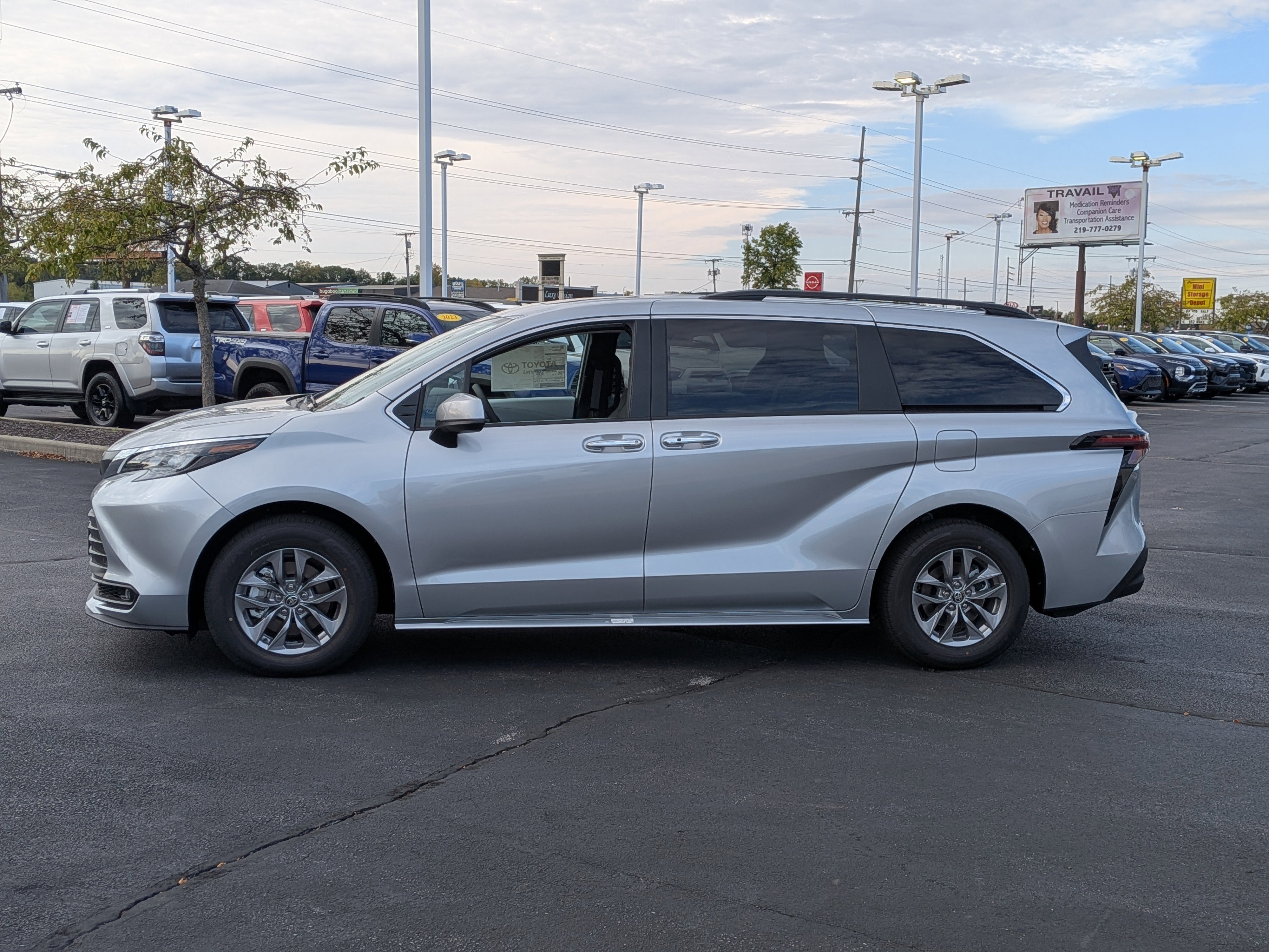 New 2025 Toyota Sienna XLE w/ XLE Plus Package image 4