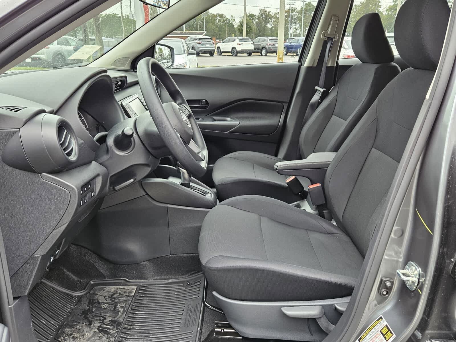 New 2025 Nissan Kicks Play S image 3