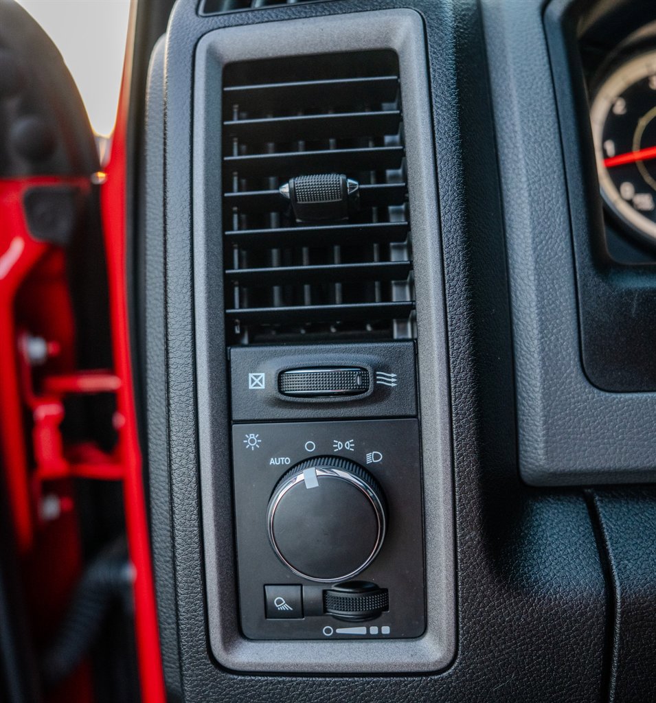 Used 2018 RAM 2500 Tradesman w/ Chrome Appearance Group image 18