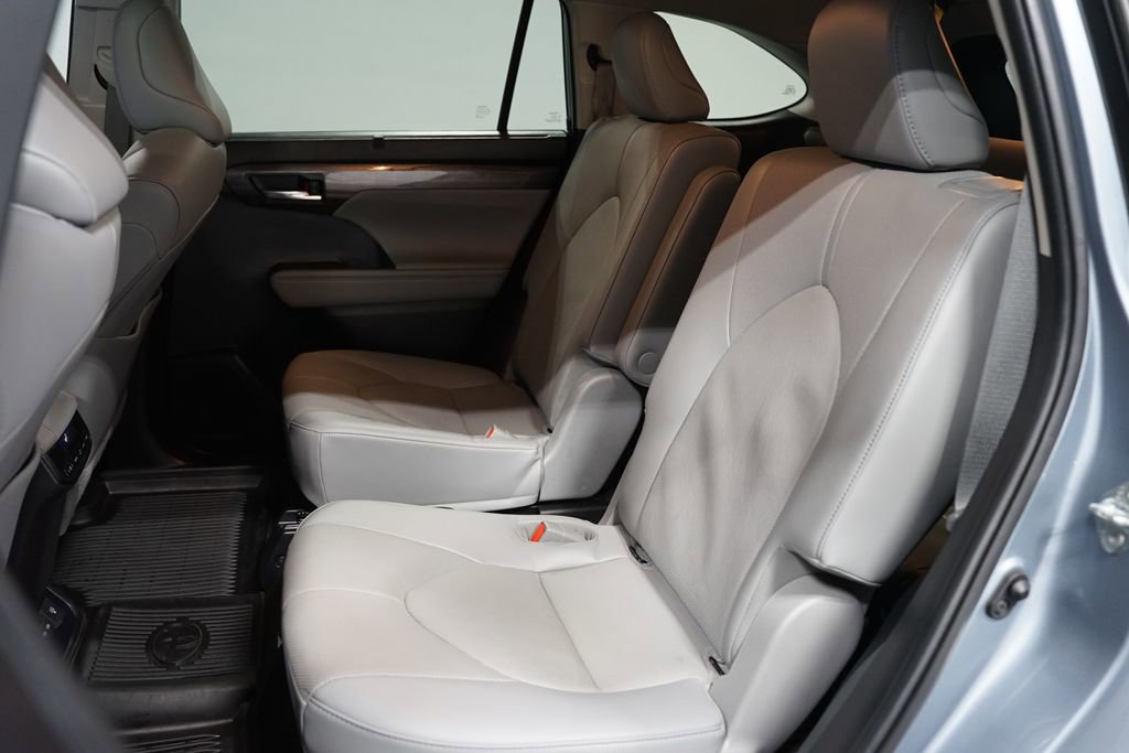 Used 2023 Toyota Highlander Limited image 30