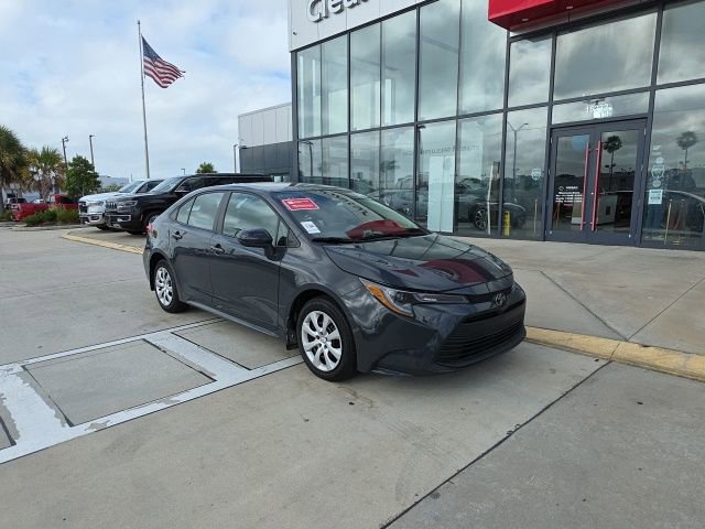 Used 2025 Toyota Corolla LE image 2