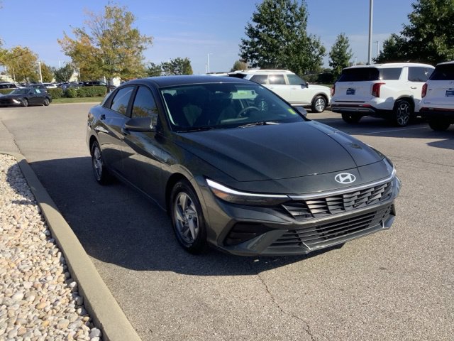 Certified 2024 Hyundai Elantra SE FWD image 4
