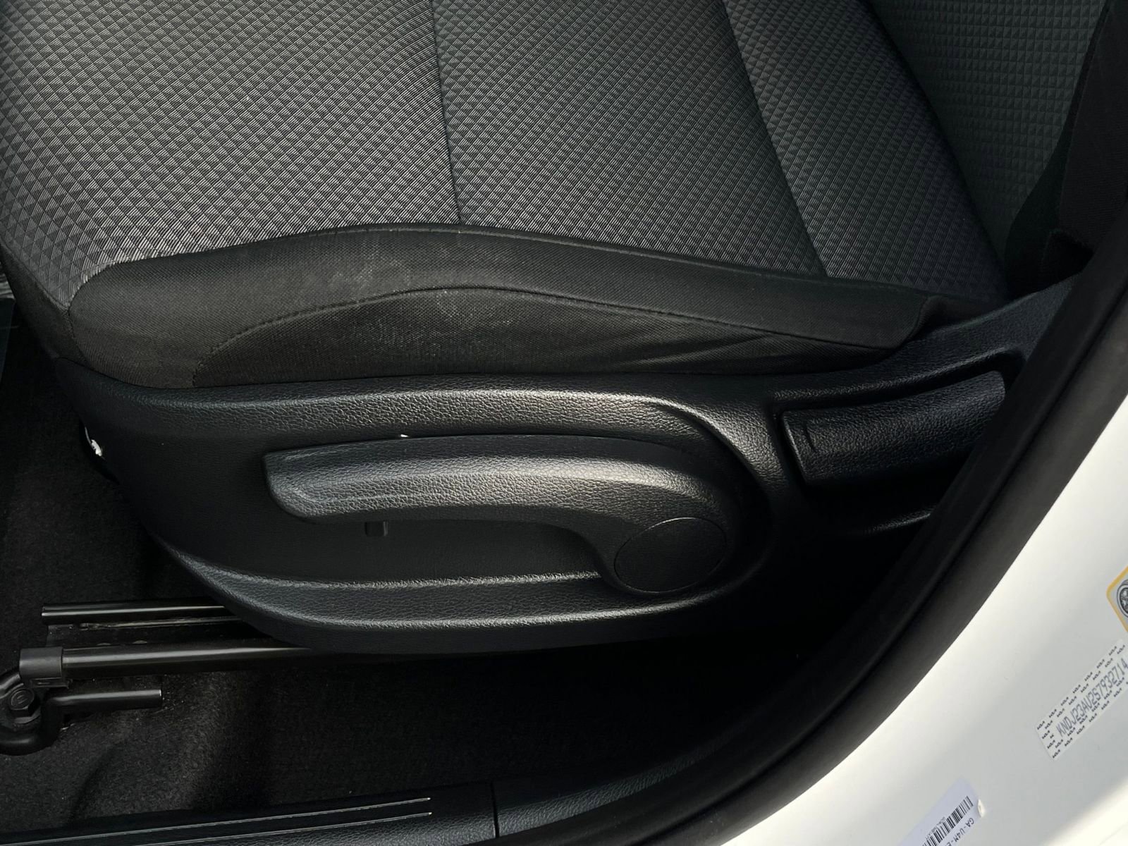 Used 2025 Kia Soul LX w/ LX Technology Package FWD image 22