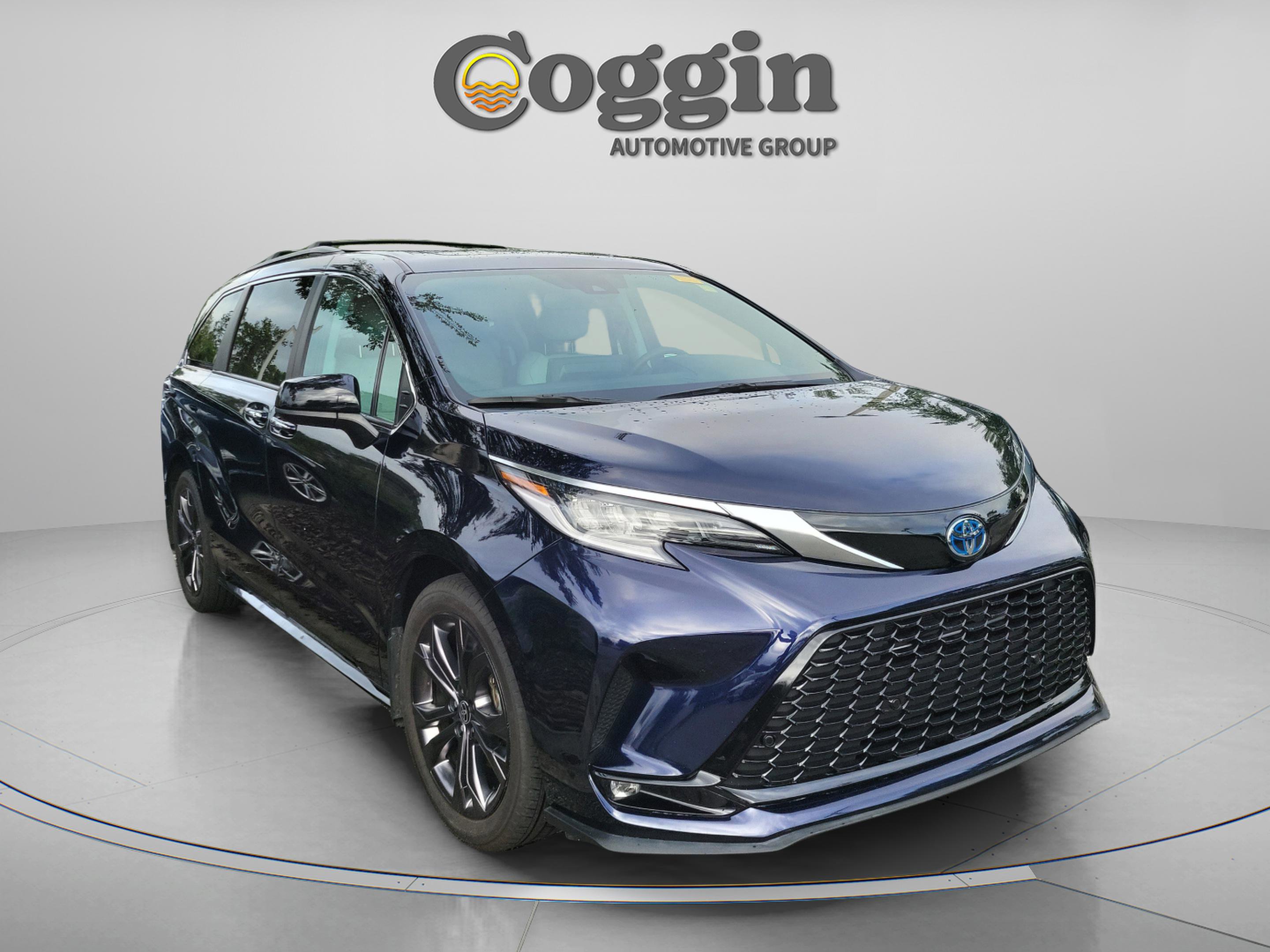 Certified 2024 Toyota Sienna XSE FWD image 8
