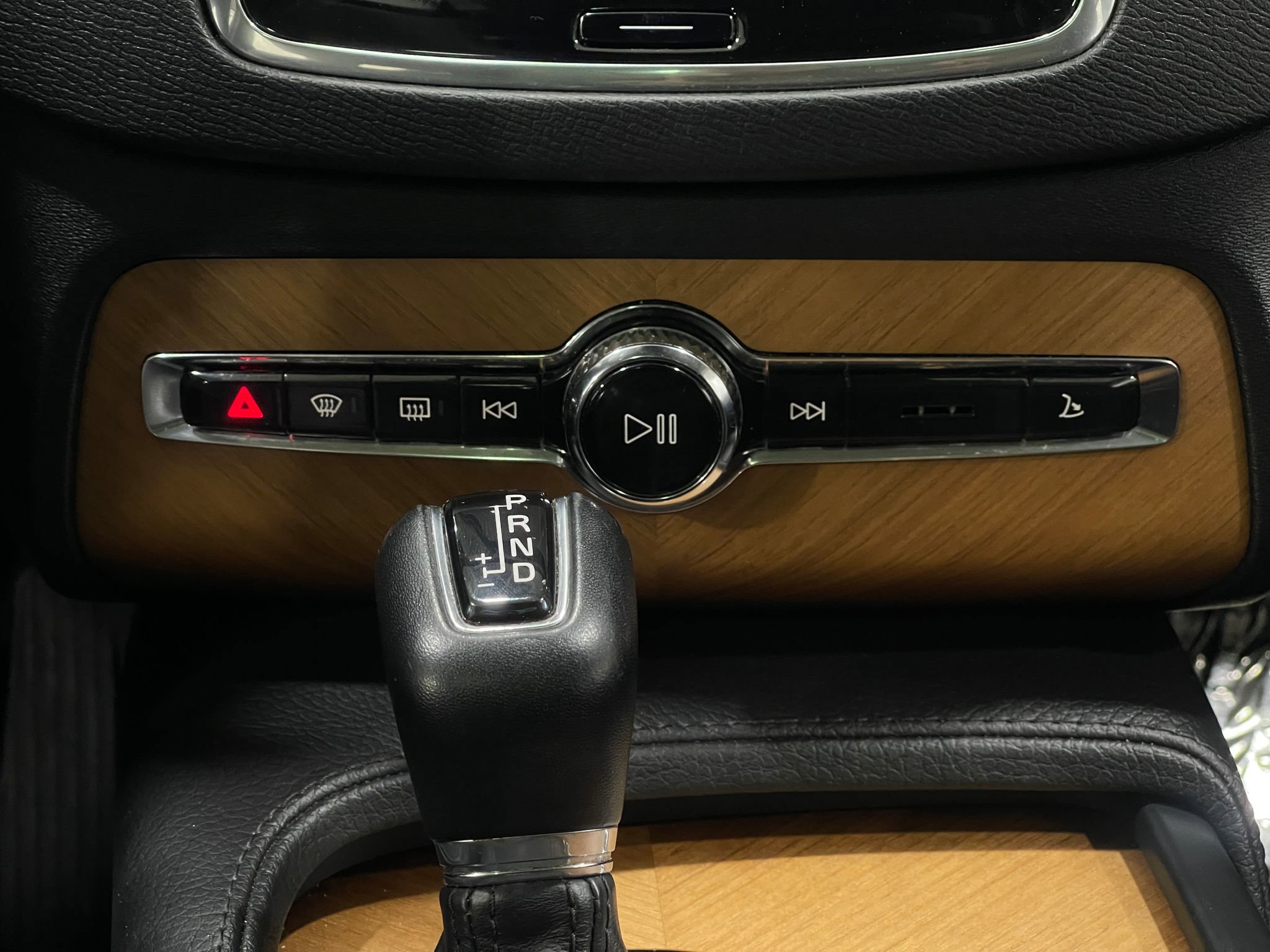 Used 2021 Volvo XC90 T6 Momentum w/ Advanced Package AWD/4WD image 25