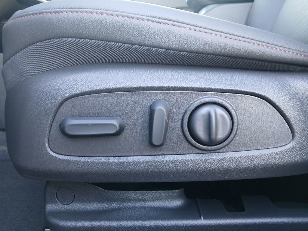 New 2026 Chevrolet Trax RS w/ Sunroof Package image 16