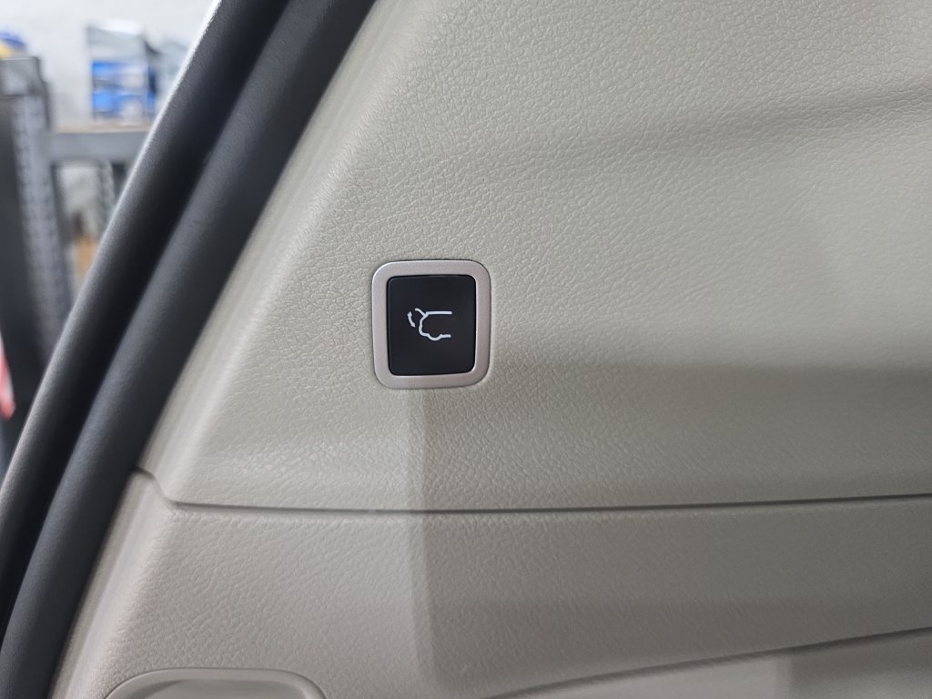 Used 2023 Chrysler Pacifica Touring-L FWD image 18