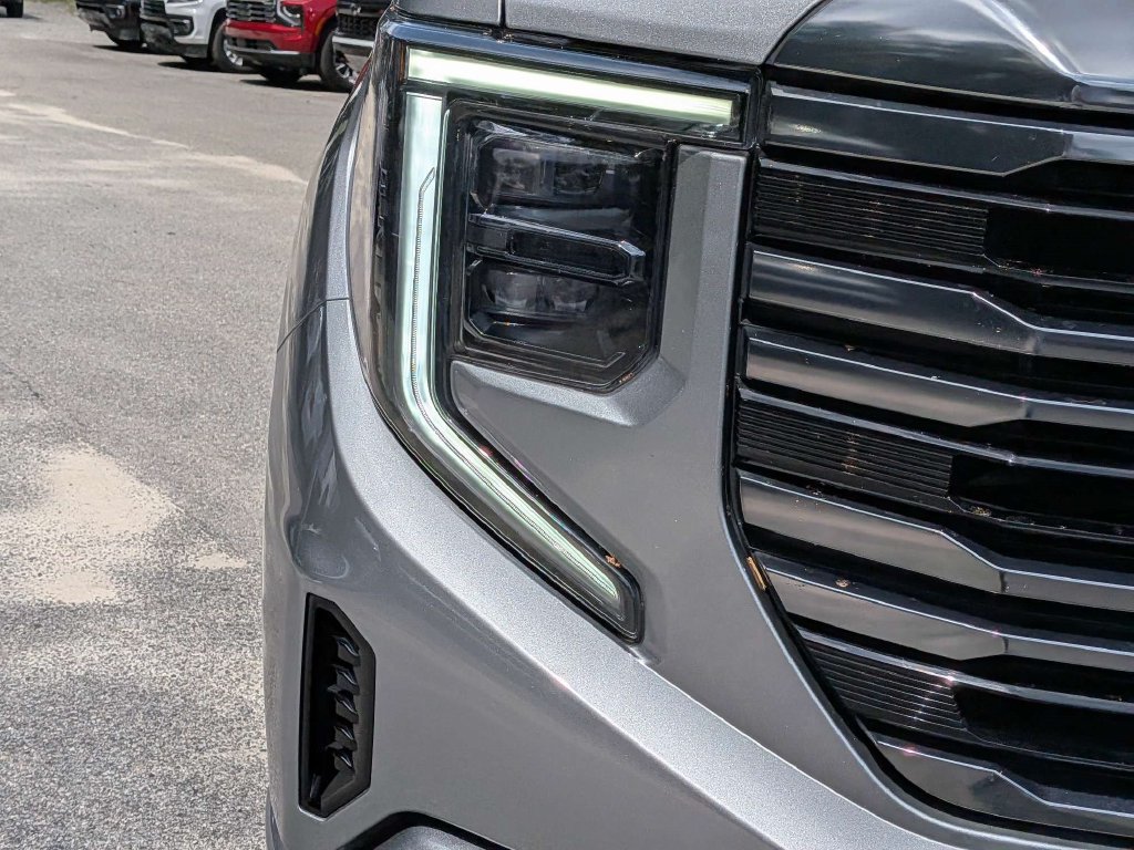 Used 2024 GMC Sierra 1500 AT4 w/ AT4 Premium Package AWD/4WD image 10