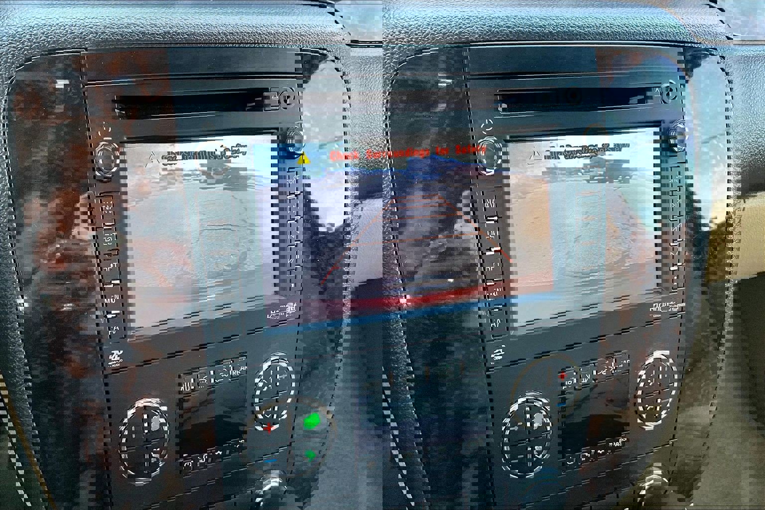 Used 2014 GMC Yukon XL Denali image 14