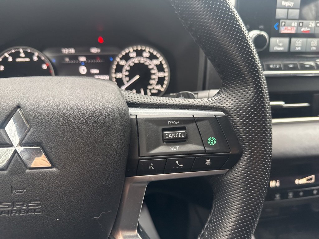 Used 2022 Mitsubishi Outlander SE image 18