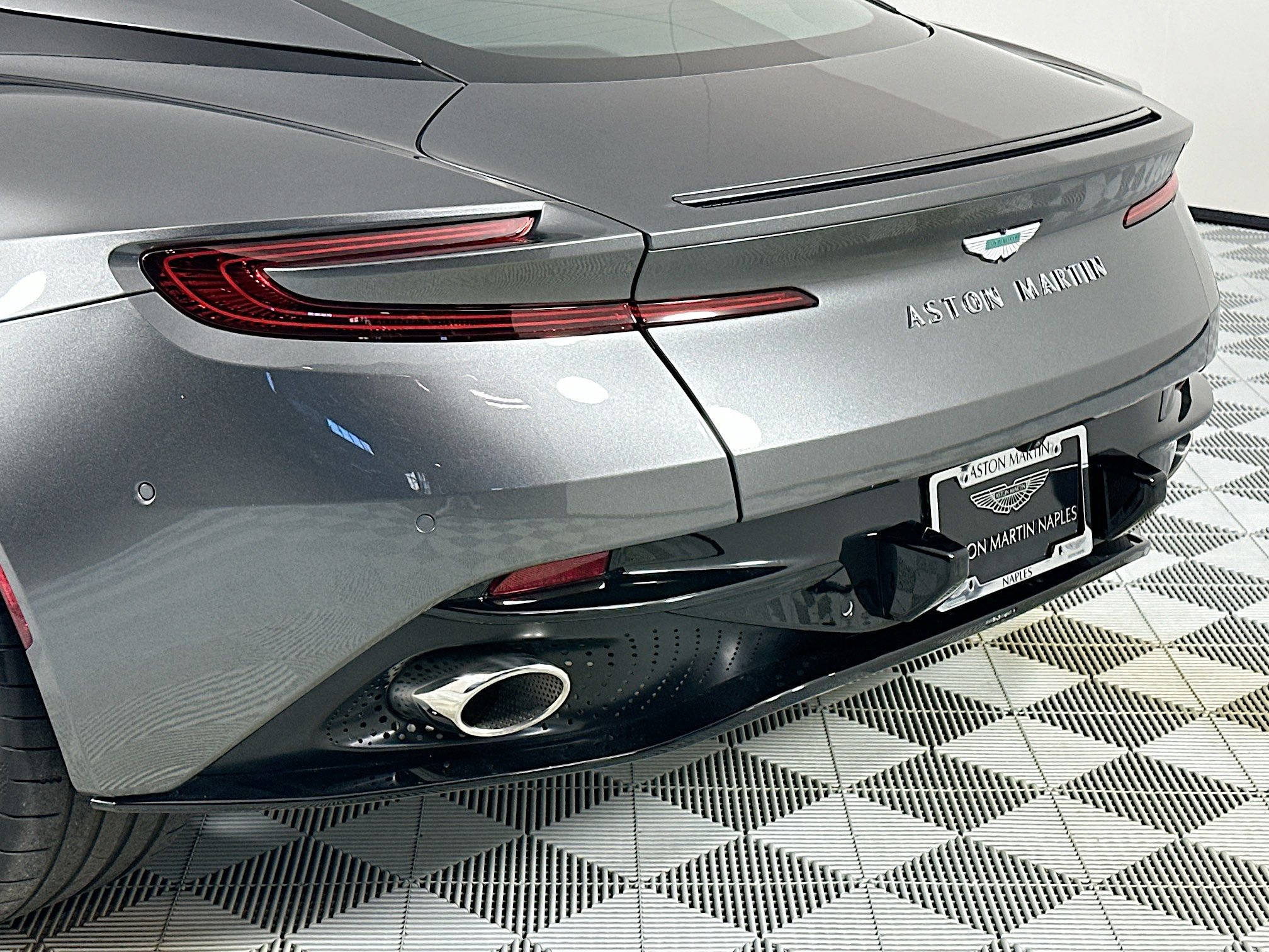 Used 2024 Aston Martin DB12 Coupe image 8