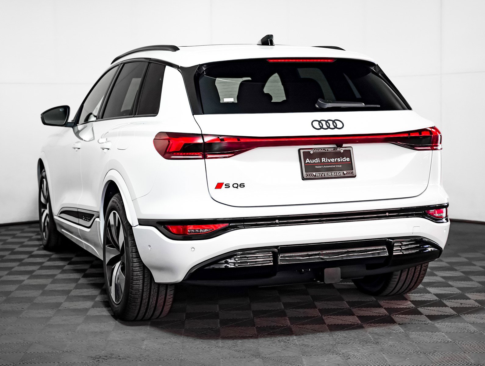 New 2025 Audi SQ6 e-tron Premium Plus image 2