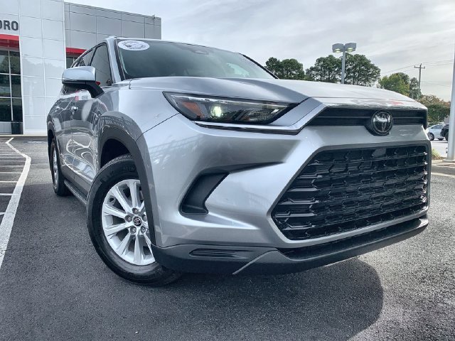 Used 2026 Toyota Grand Highlander XLE FWD image 2