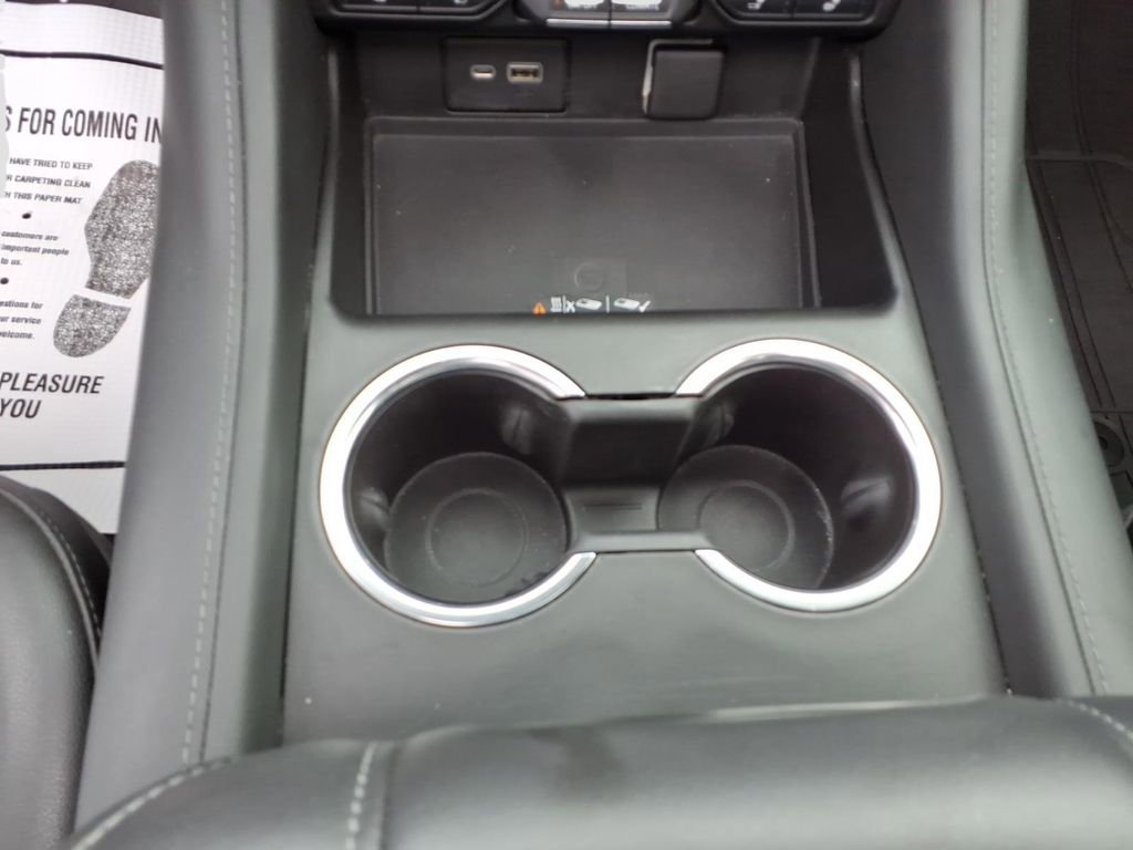 Used 2022 Chevrolet Tahoe Z71 w/ Luxury Package image 25