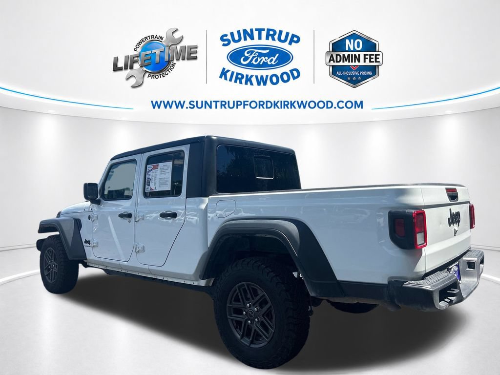 Used 2025 Jeep Gladiator Sport AWD/4WD image 3