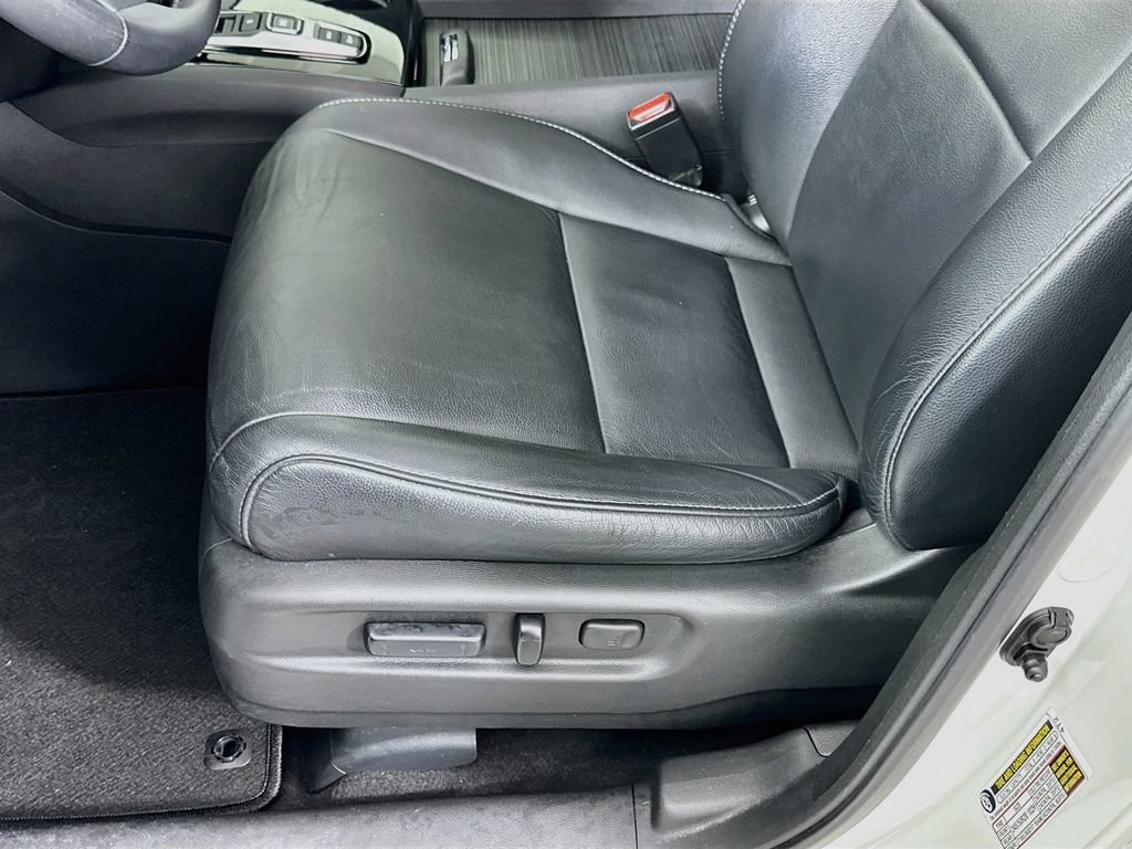 Certified 2017 Honda Pilot Touring image 19