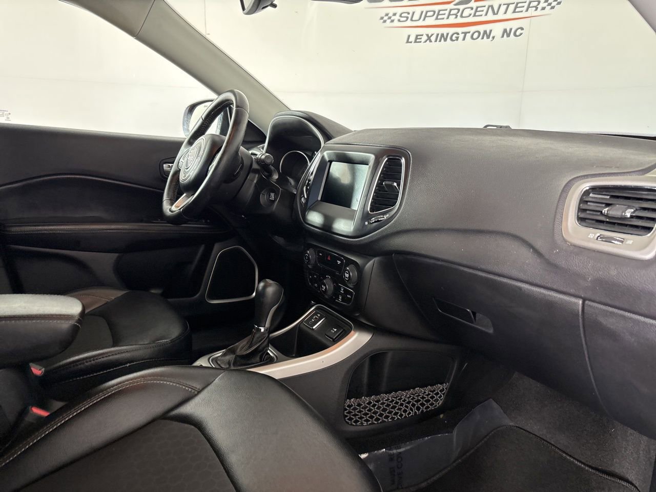 Used 2019 Jeep Compass Latitude image 28
