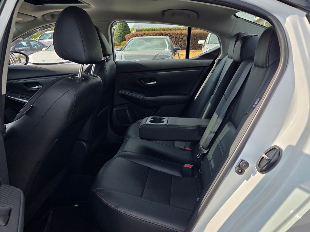 Used 2025 Nissan Sentra SR w/ SR Premium Package image 6