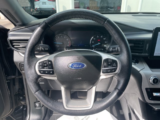 Used 2023 Ford Explorer XLT w/ Equipment Group 202A AWD/4WD image 25