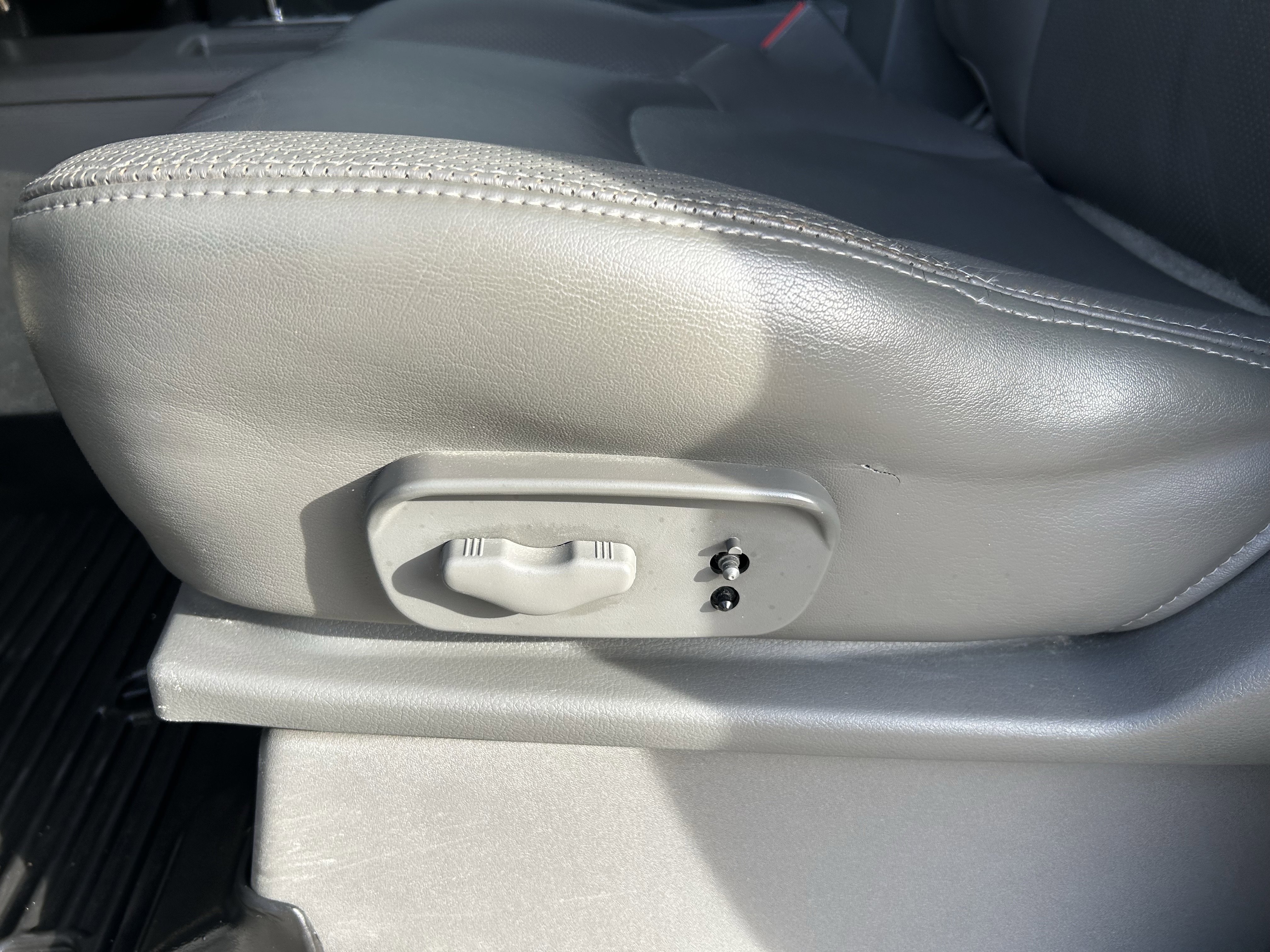 Used 2016 Nissan Frontier SL image 21