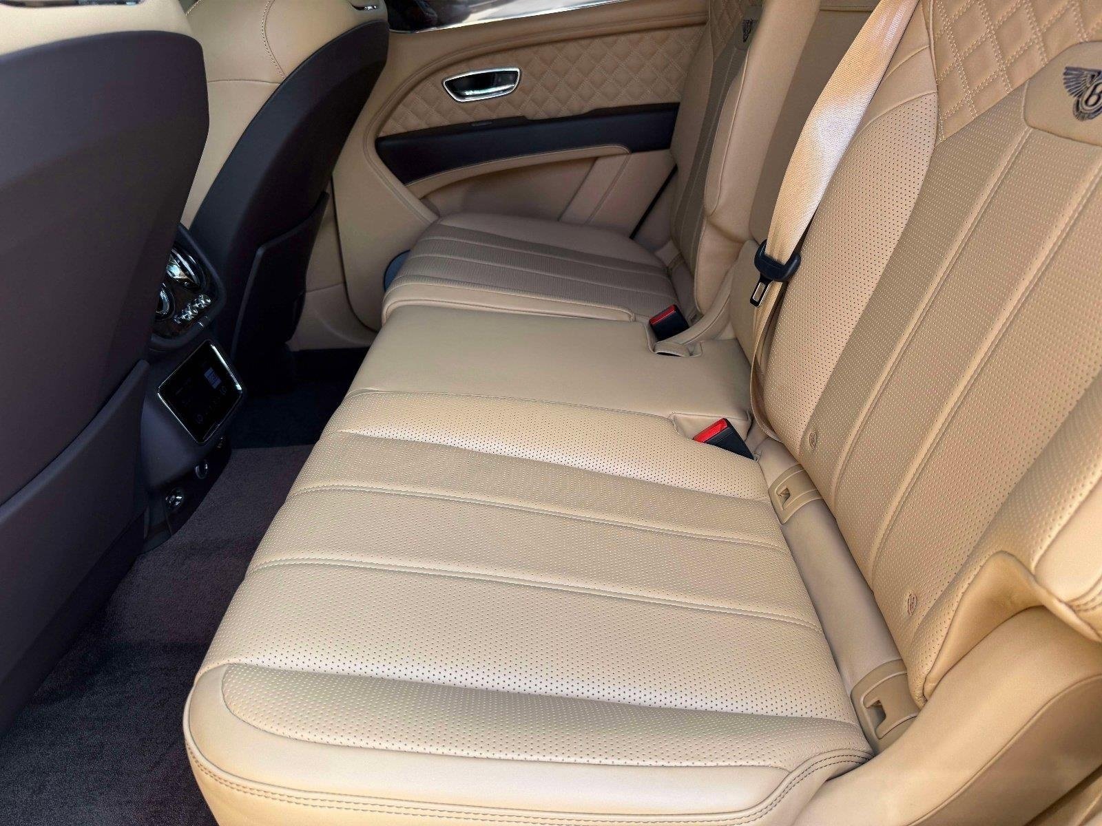 Used 2022 Bentley Bentayga image 30