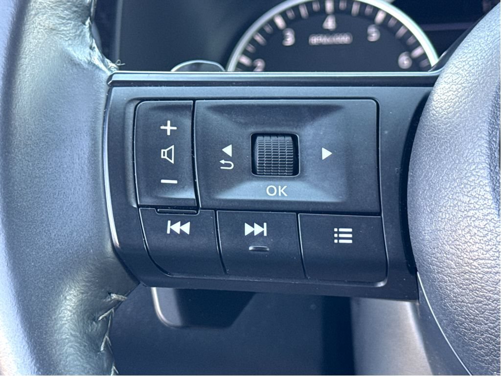 Used 2025 Nissan Pathfinder SV AWD/4WD image 16