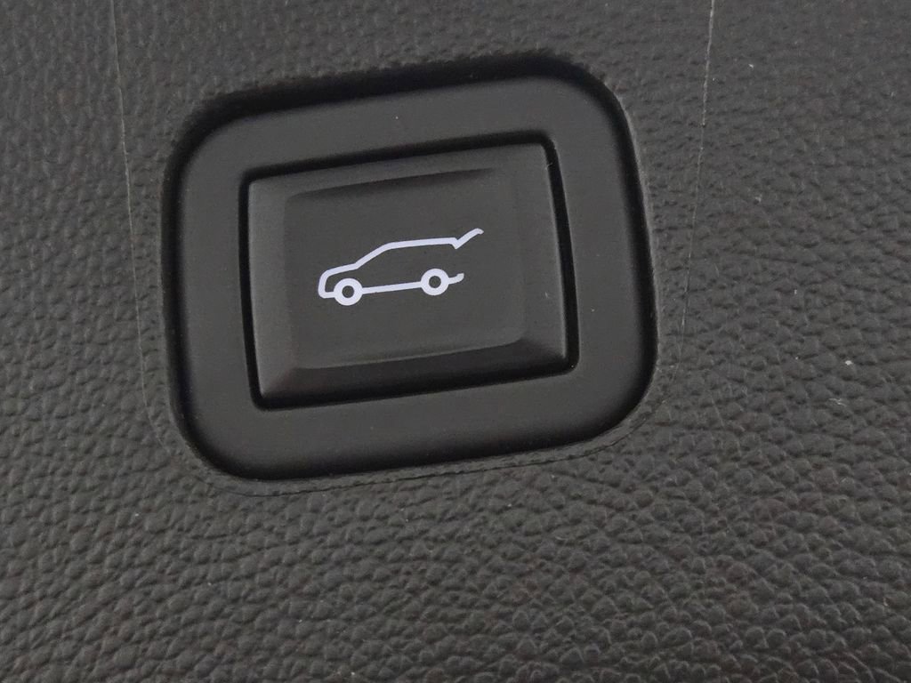 Used 2024 Buick Enclave Essence image 23