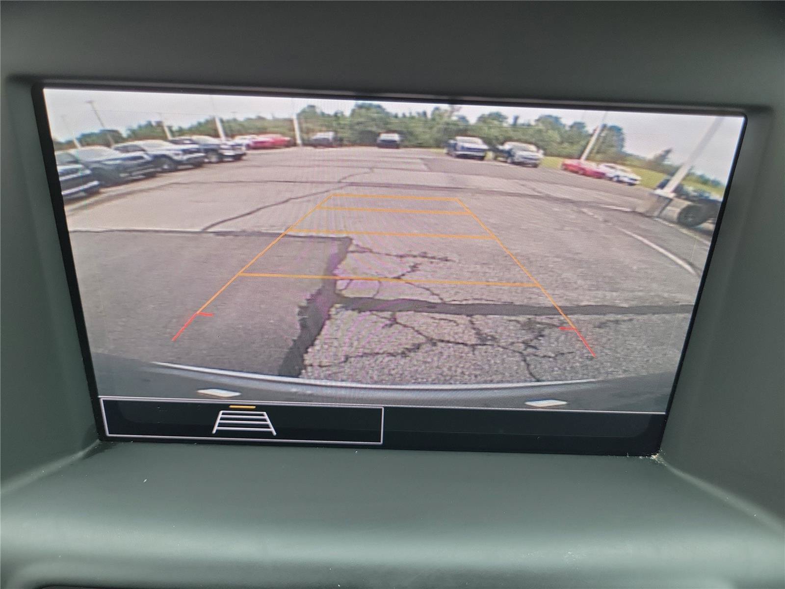Used 2023 GMC Terrain SLE w/ Driver Convenience Package FWD image 28