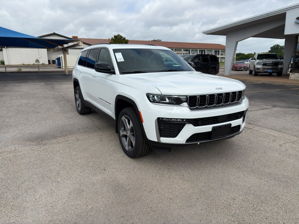 New 2026 Jeep Grand Cherokee L Limited w/ Luxury Tech Group II RWD image 3