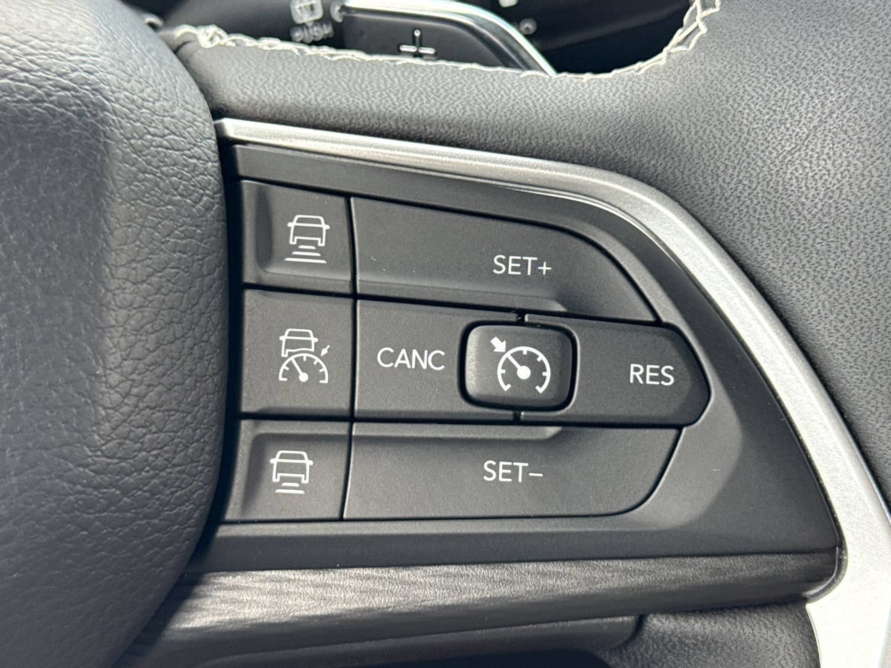 Used 2023 Jeep Grand Cherokee L Laredo AWD/4WD image 28