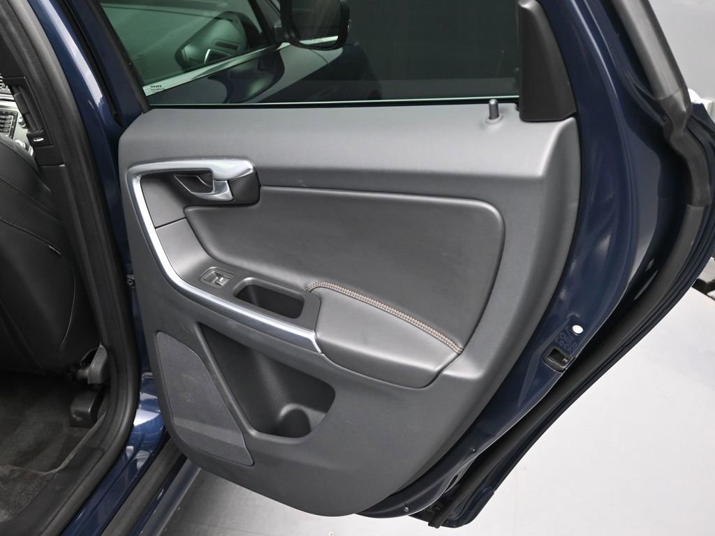 Used 2015 Volvo XC60 T6 Platinum image 18