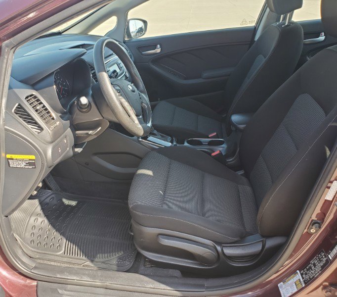 Used 2017 Kia Forte LX image 12