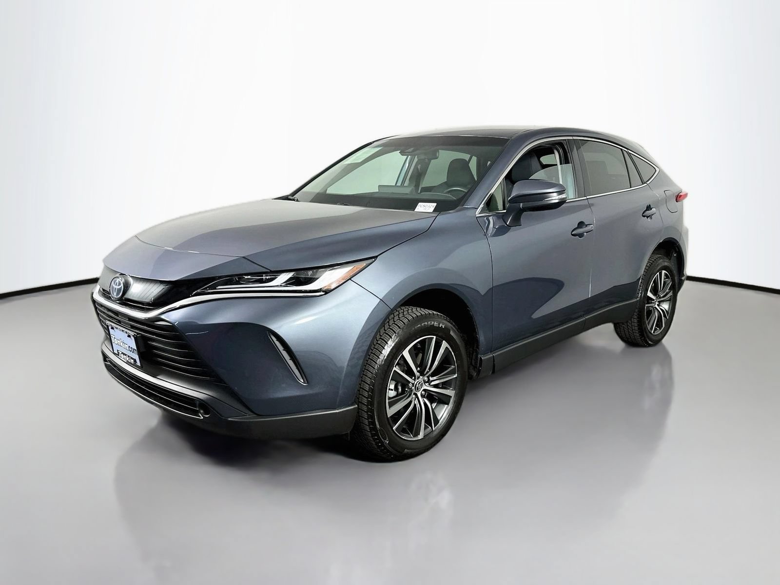 Used 2024 Toyota Venza LE AWD/4WD image 4